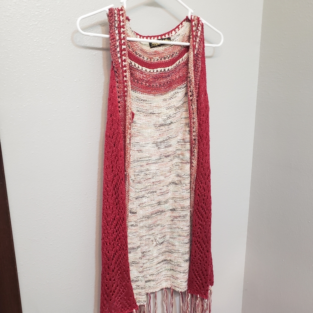 Absolutely Famous long, no sleeve cardigan